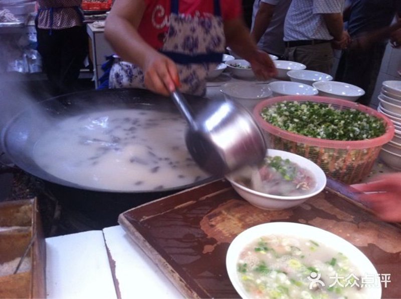 探索家乡的味道：一份地道的本地特色美食体验